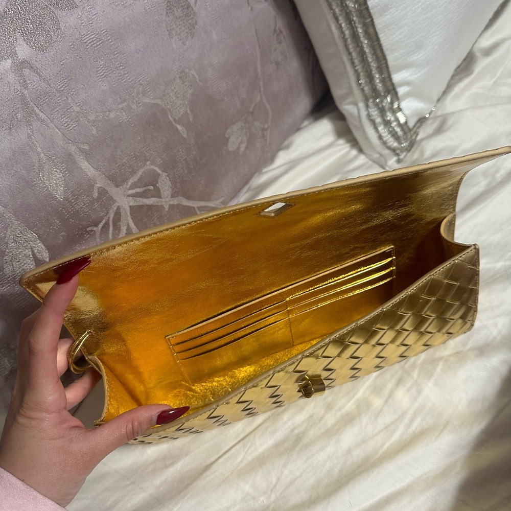 BOTTEGA VENETA Andiamo Clutch - Picture 12 of 15